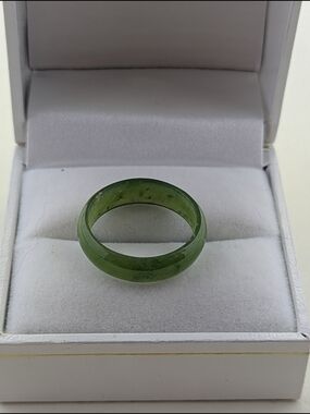 ✨ Stunning Solid Jade Green Band Ring ✨